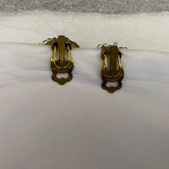 Antique beaded necklaces and clip on earrings - Picture 4 of 11